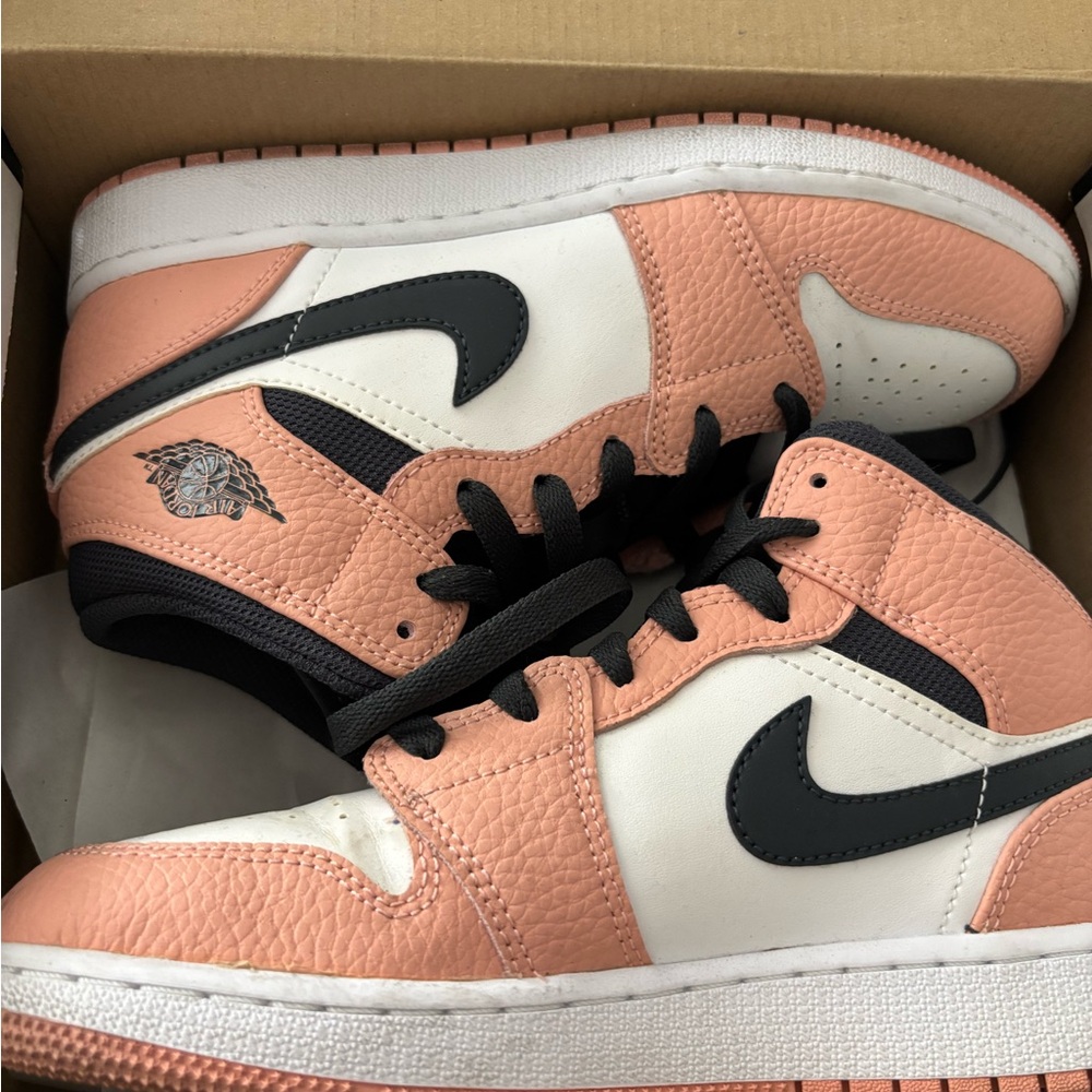 Pink quartz/Dk smoke gray air Jordan 1 MID